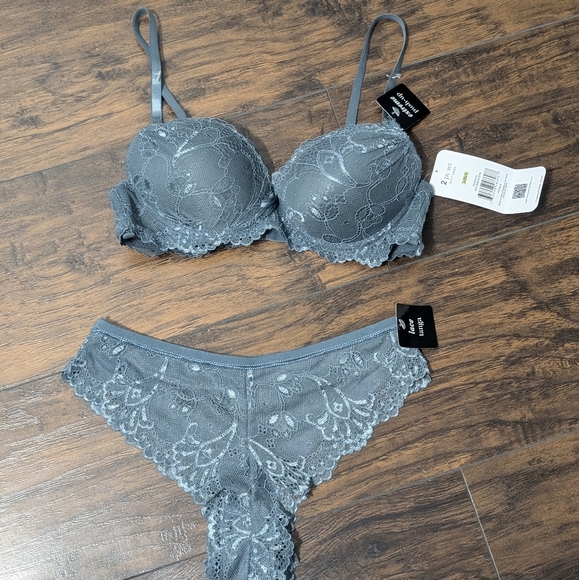 Gray lace bra and panties matching set - NWT - Picture 1 of 5